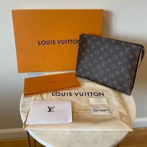 Louis Vuitton Toiletry 26